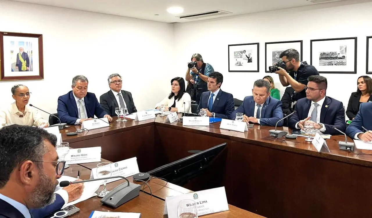 Gladson defende união para enfrentamento às queimadas em reunião com ministros do governo federal