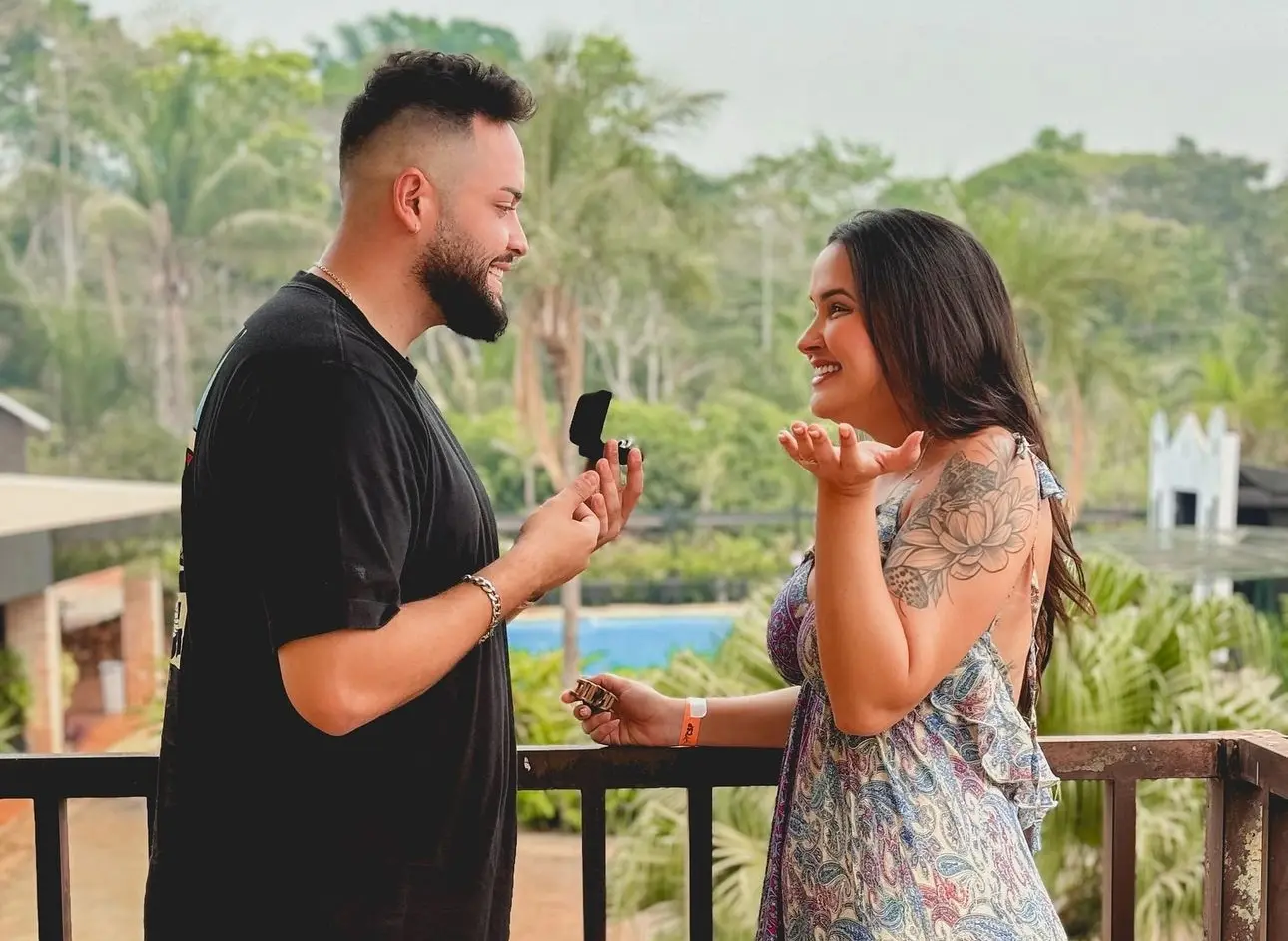 Humorista Jonas Machado anuncia noivado com Manoela Leandro: “Valeu a pena esperar”