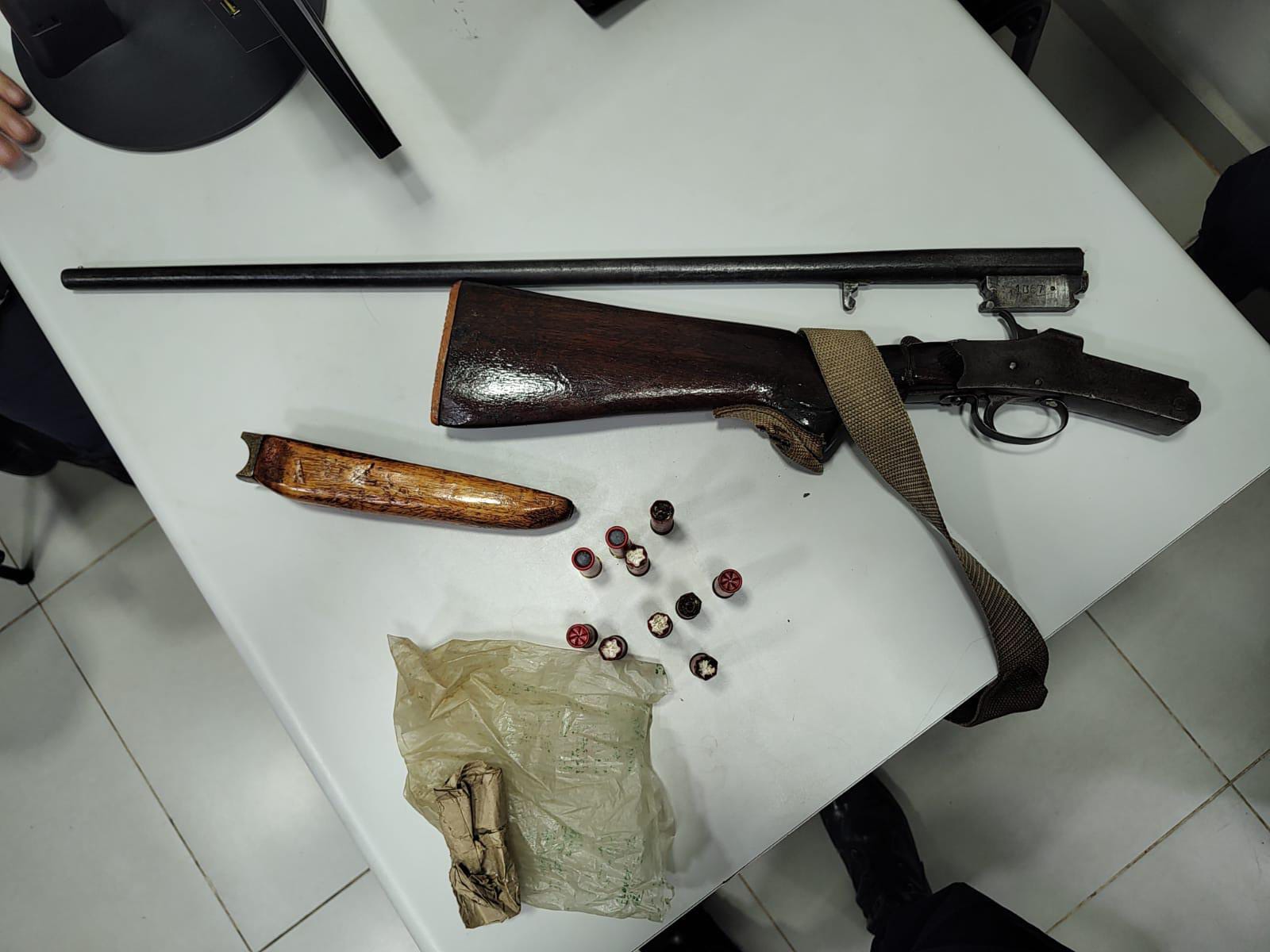 Homem é preso por violência doméstica, cárcere privado e posse ilegal de arma de fogo