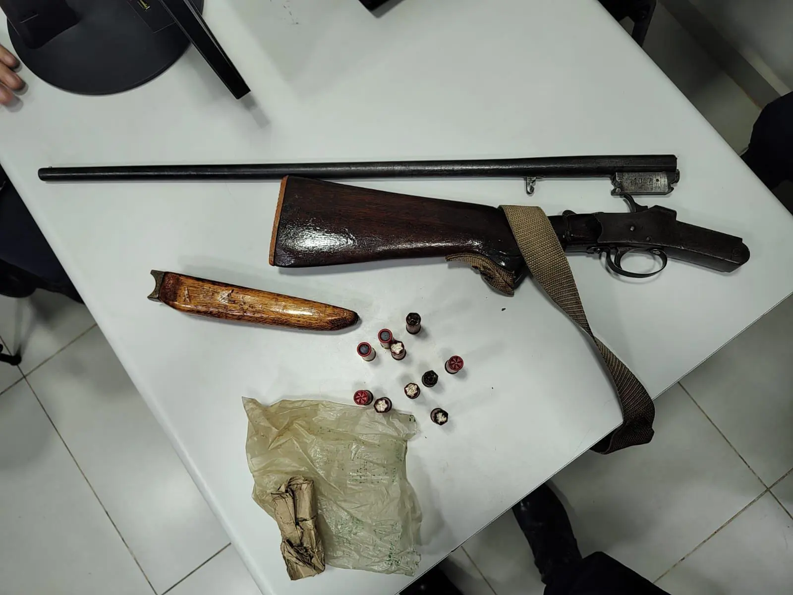 Homem é preso por violência doméstica, cárcere privado e posse ilegal de arma de fogo
