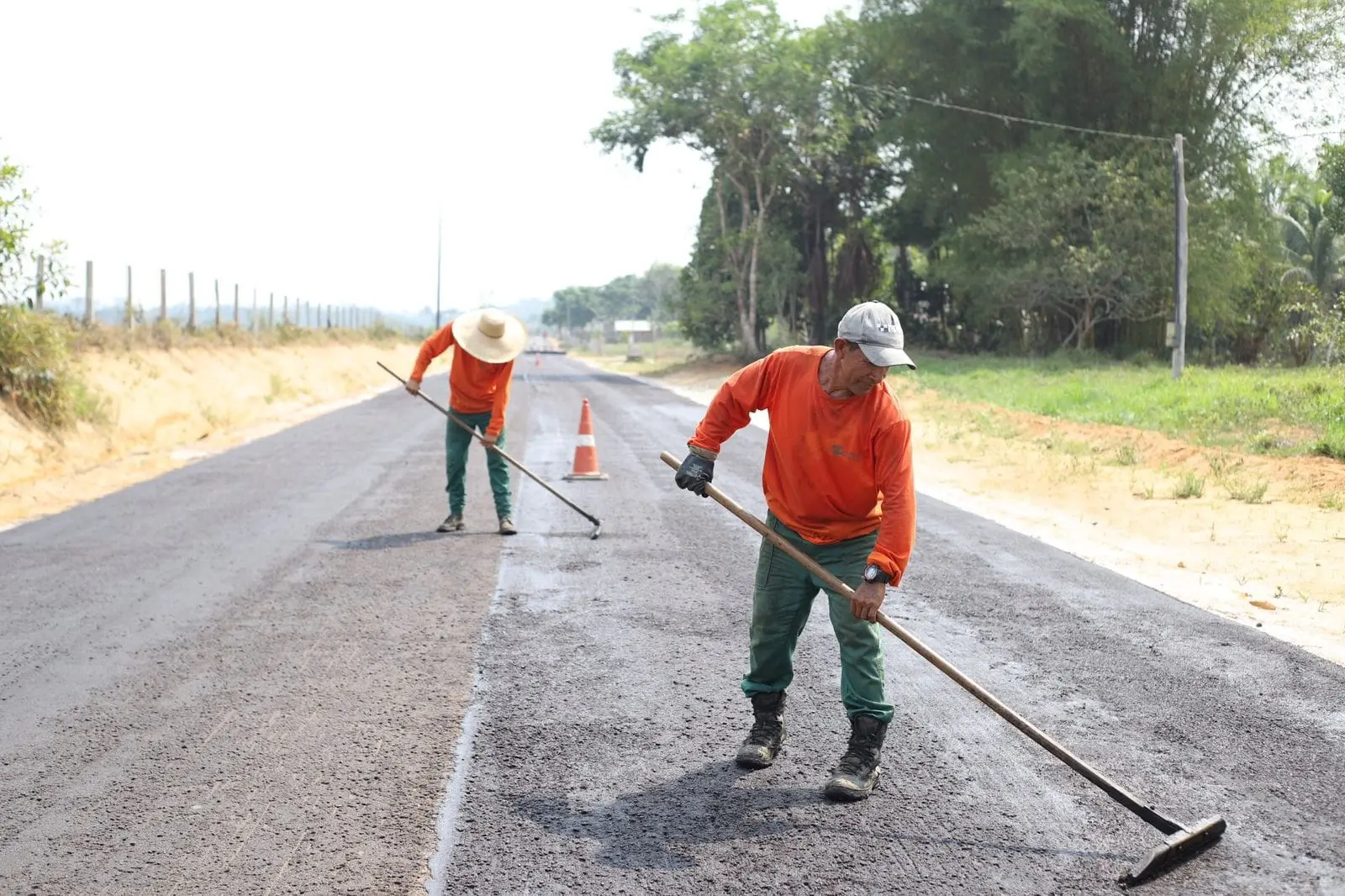 Deracre vistoria obras da AC-405, pavimentação do ramal Macaxeiral I e Ponte do Viola