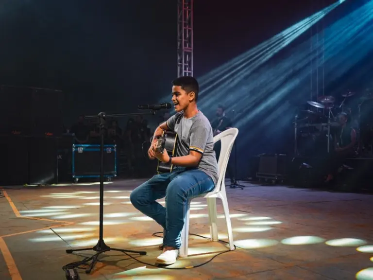 Garoto de 13 anos abre show da banda Limão com Mel, na Expoacre: ‘Um sonho que realizei’