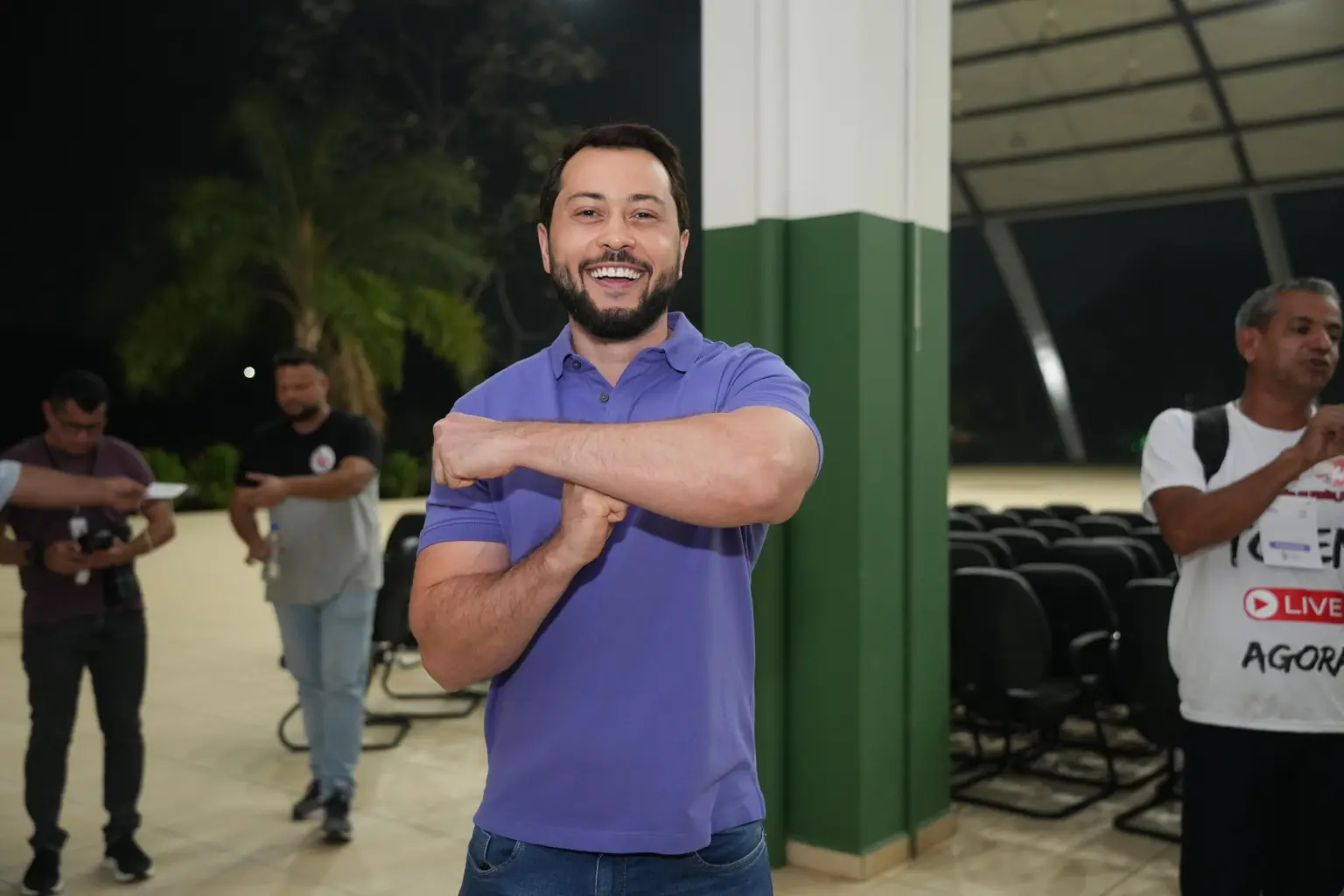 Ao saber da ausência de Bocalom, Jarude chama assessor e ironiza: “Vai lá buscar ele”