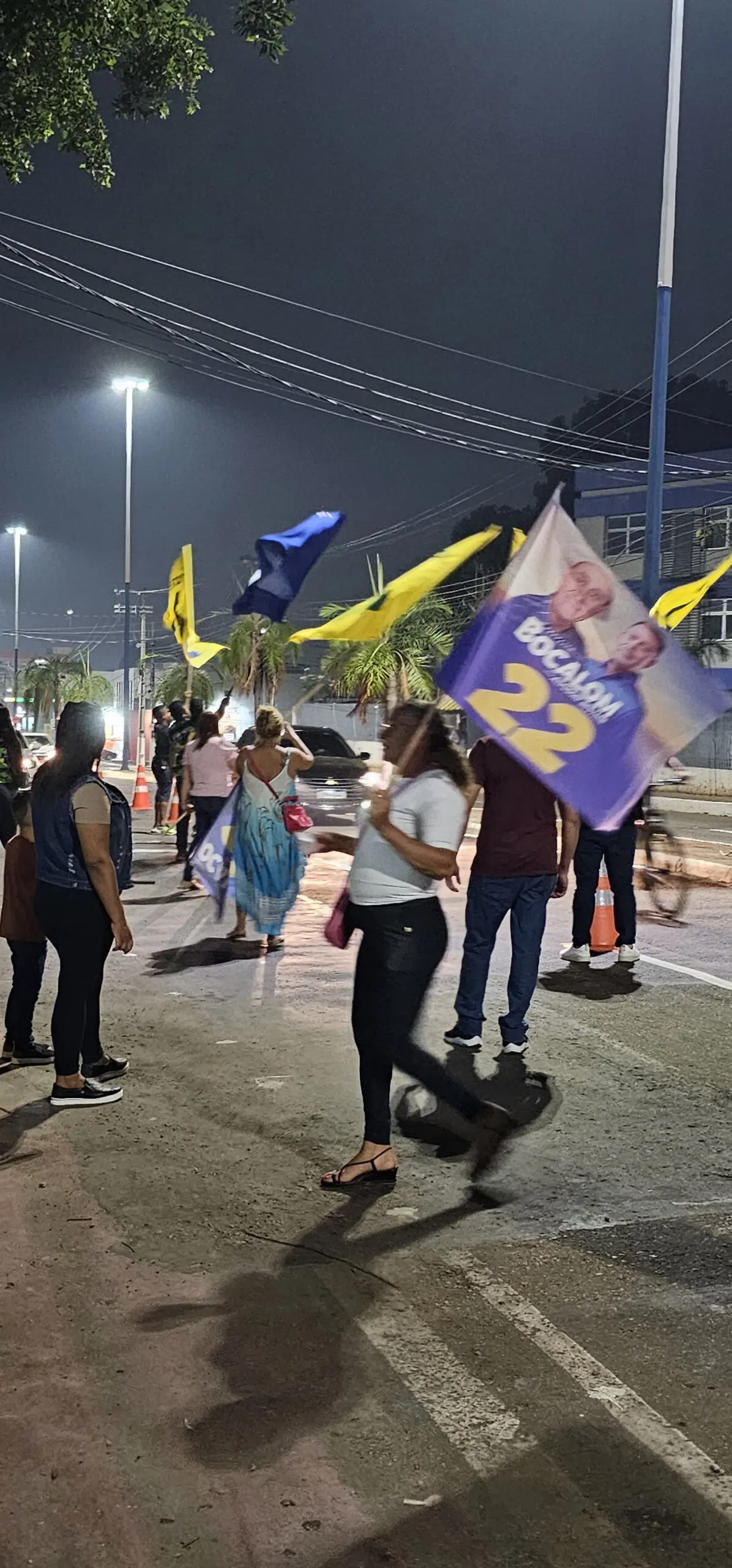 Debate político: Movimentação de militantes ainda é pequena em frente à TV Gazeta