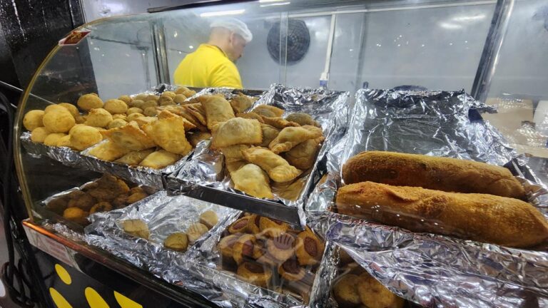 Município do Acre proíbe venda de lanches ‘tentação’ perto de escolas após denúncias