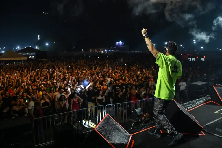 Show de Henry Freitas arrasta multidão na última noite de Expoacre 2024; FOTOS