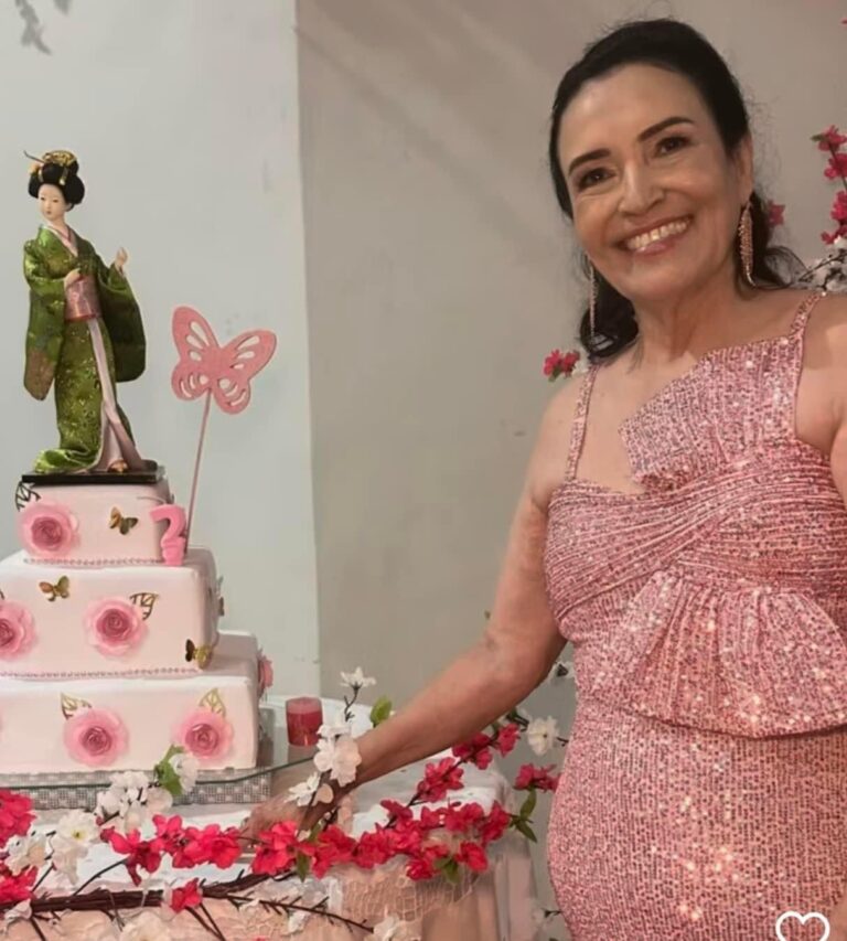 Médica Simone Chaves comemora aniversário ao lado de familiares e amigos; VEJA FOTOS