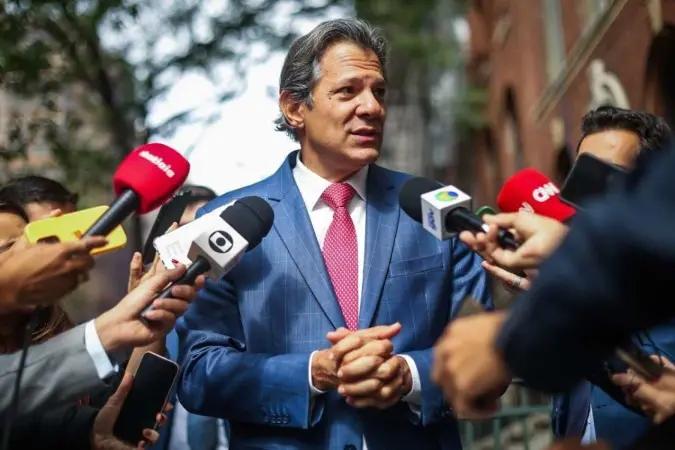 Haddad diz que governo estuda criação de imposto mínimo para super-ricos