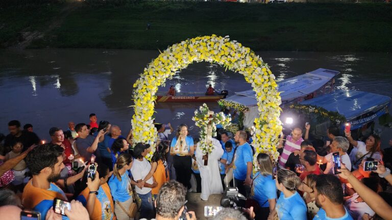 Círio de Nazaré: queima de fogos marca chegada das imagens de Maria e Jesus na Gameleira