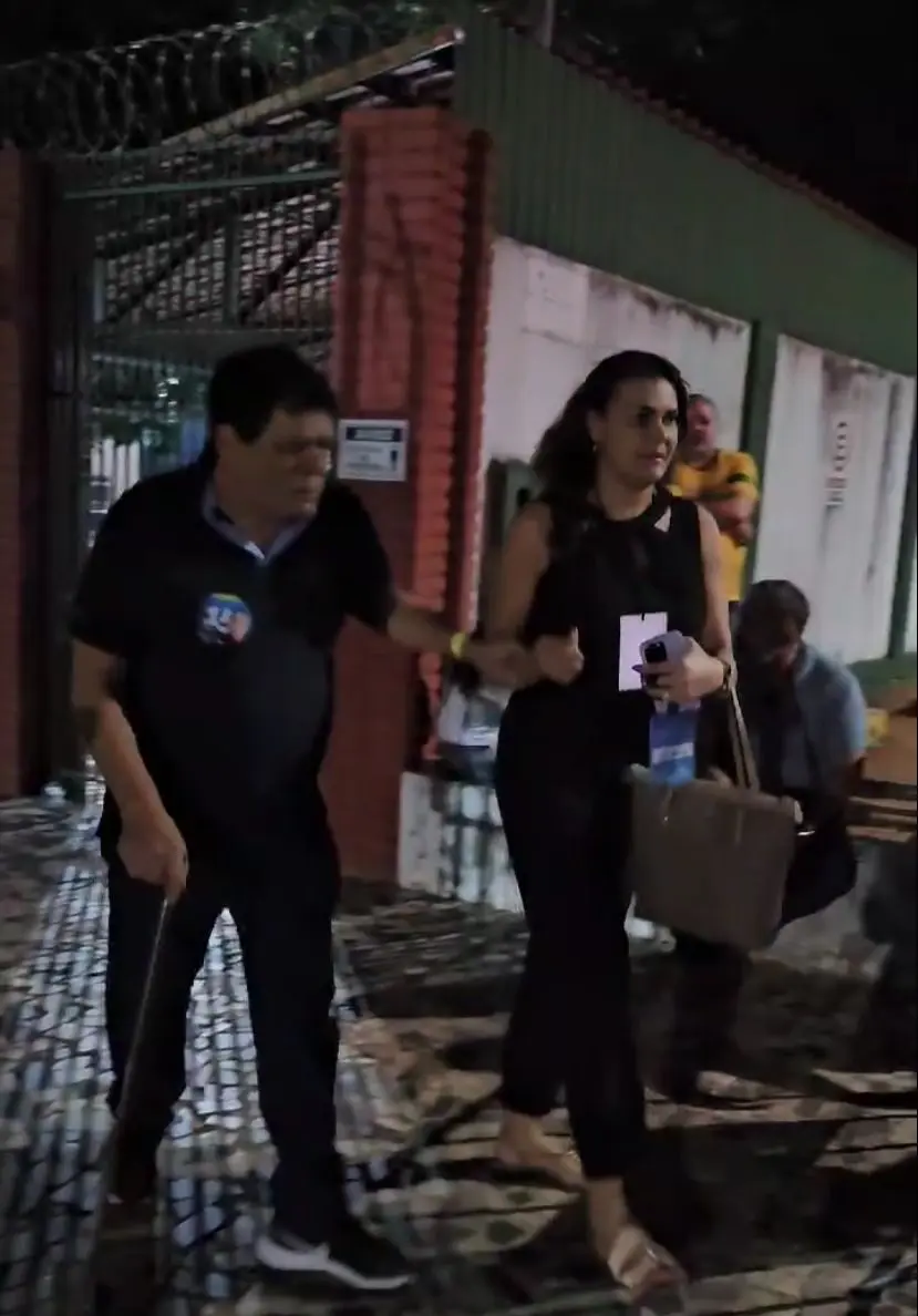 Após chegar com Marcus, Flaviano deixa debate e diz que disputa está acirrada: “Qualquer um pode ganhar”