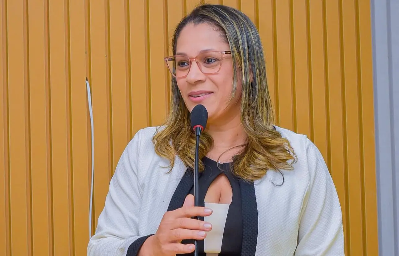Vereadora propõe plano de saúde para professores municipais no Dia do Professor