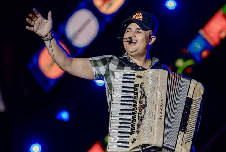 Tarcísio do Acordeon: conheça o cantor do hit ‘Meia Noite’, confirmado no Réveillon de Cruzeiro do Sul