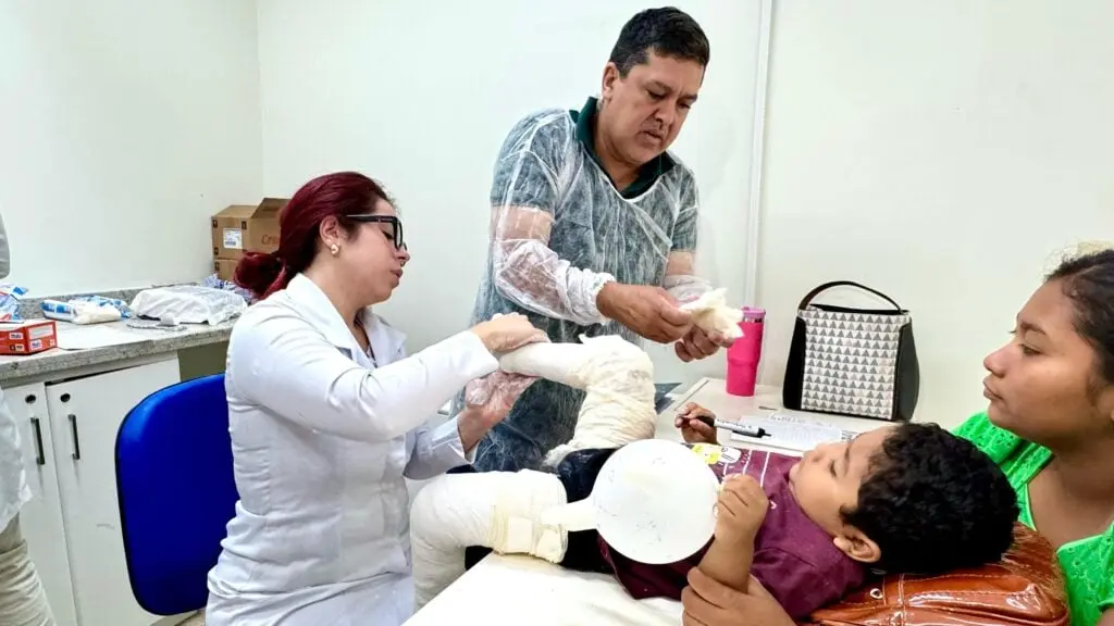 Especializado em pé torto congênito, ambulatório da Fundhacre já tratou 228 crianças em 2024