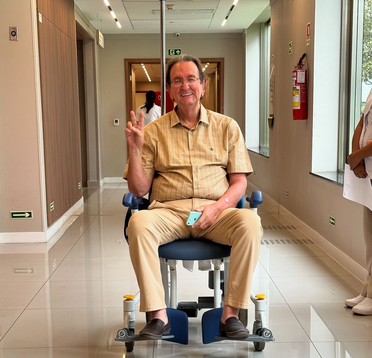Joaquim Medeiros, marido de Socorro Neri, recebe alta da UTI e retorna para casa após cirurgia