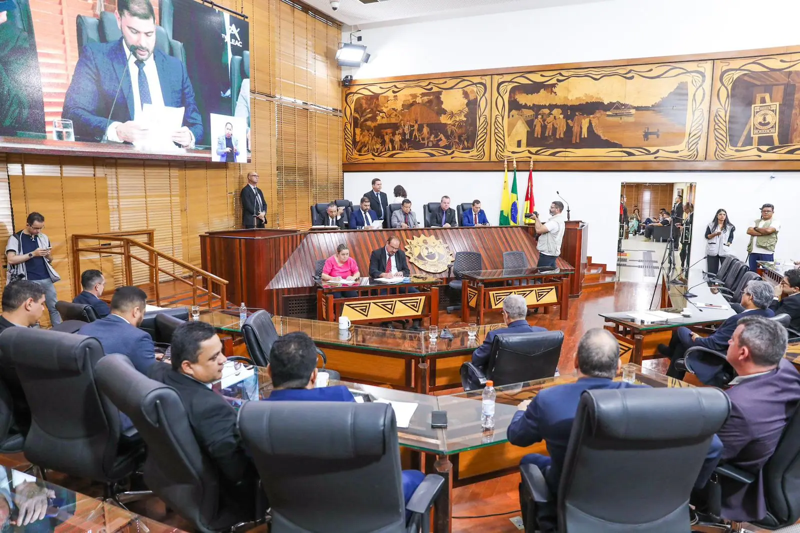 Aleac aprecia e aprova projeto que beneficia servidores da saúde com criação de Bolsa Qualificação