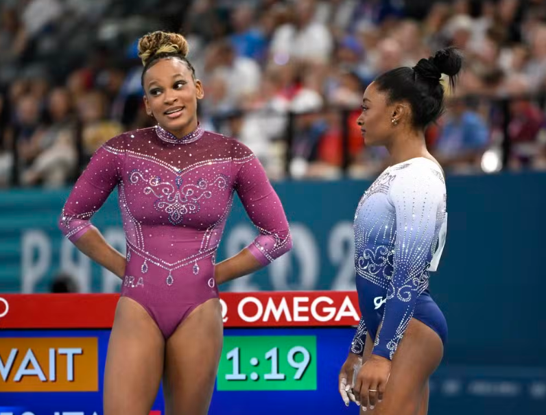 “Não é humana”: Biles exalta talento de Rebeca Andrade em documentário