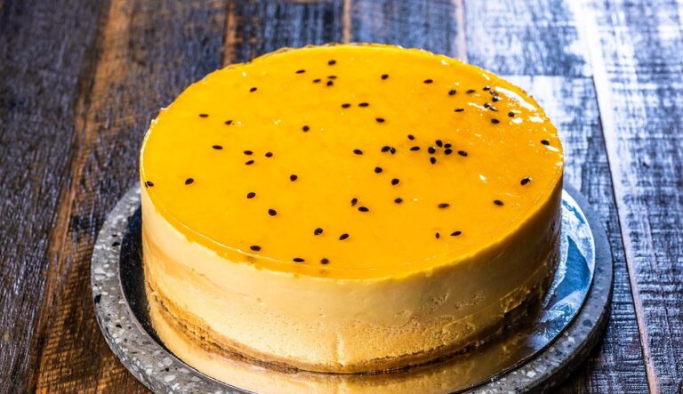 Delícia Tropical! Receita do bolo mousse de maracujá encanta os amantes da confeitaria