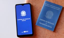 Trabalhadores com carteira assinada ampliam busca por crédito