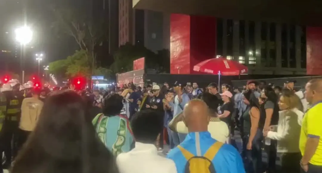 VÍDEO: Eleitores de Marçal choram ajoelhados na Paulista após derrota