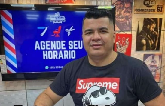 Homem que assassinou a ex-esposa na frente da filha segue foragido; polícia faz buscas
