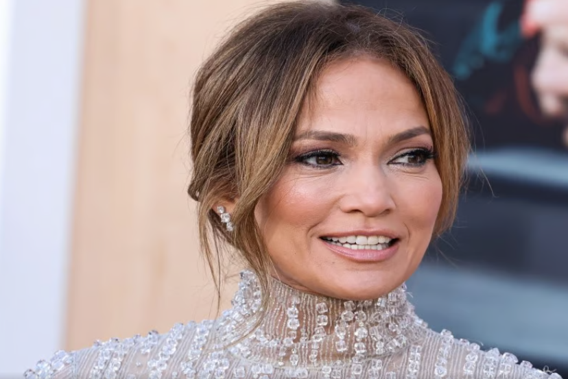 Jennifer Lopez revela amadurecimento emocional após divórcio e fala sobre amor próprio