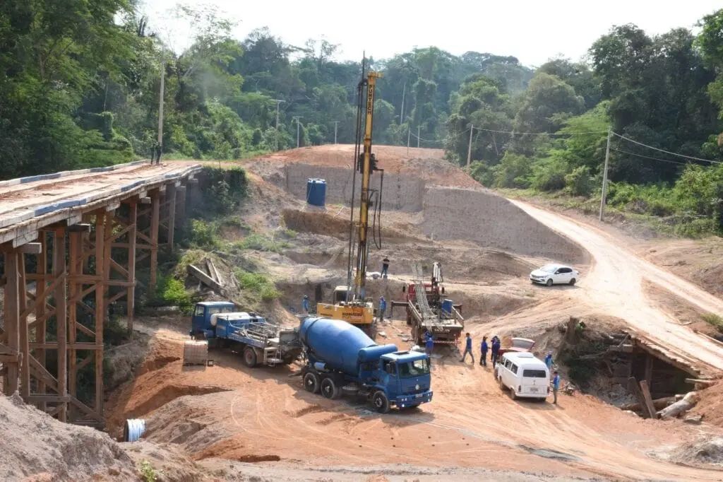 Em Porto Acre, Deracre inicia fundação de ponte no Ramal dos Paulistas