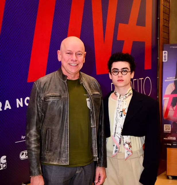 Leandro Karnal faz aparição rara com o marido, Vitor Fadul, em noite de teatro