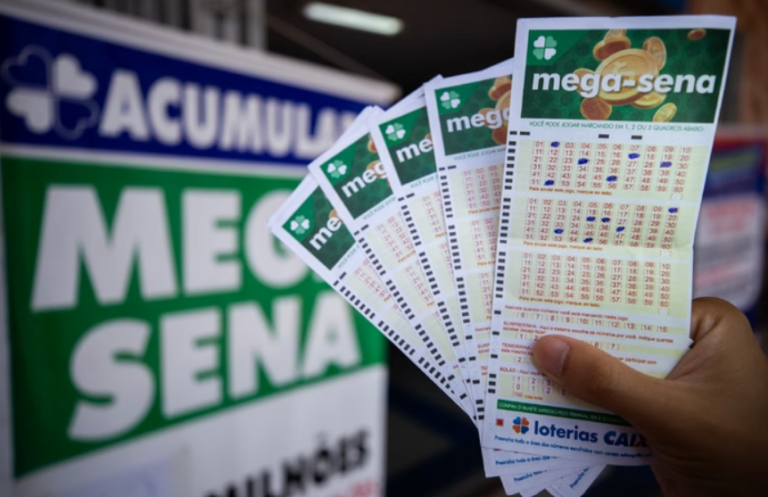 Mega-Sena acumula e prêmio vai a R$ 105 milhões. Confira os números