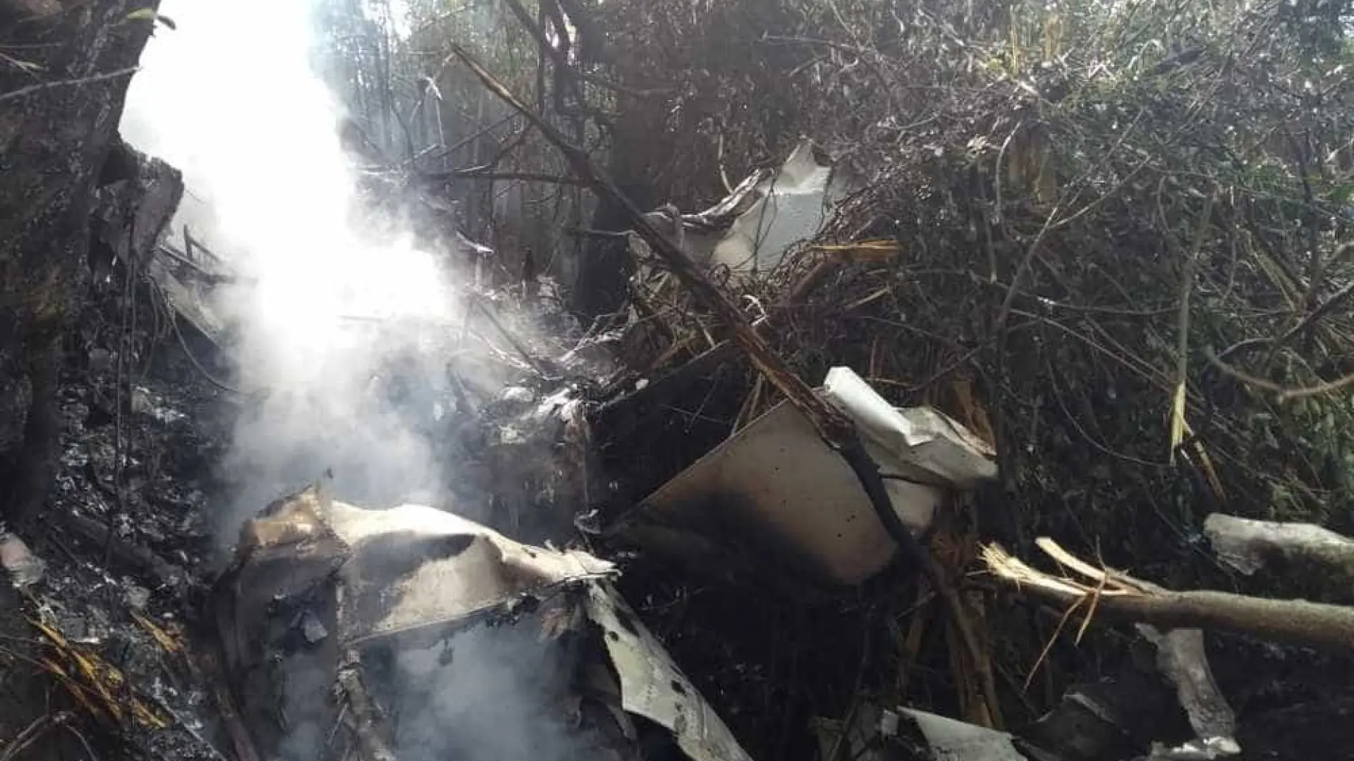 Avião cai perto da Base de Parnamirim, no Rio Grande do Norte