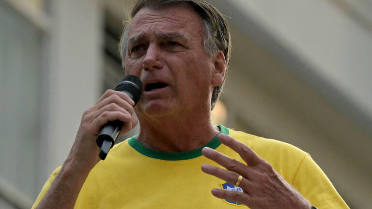 Bolsonaro vai ao Senado negociar anistia a 8/1 e a ele próprio para apoiar Alcolumbre e Motta