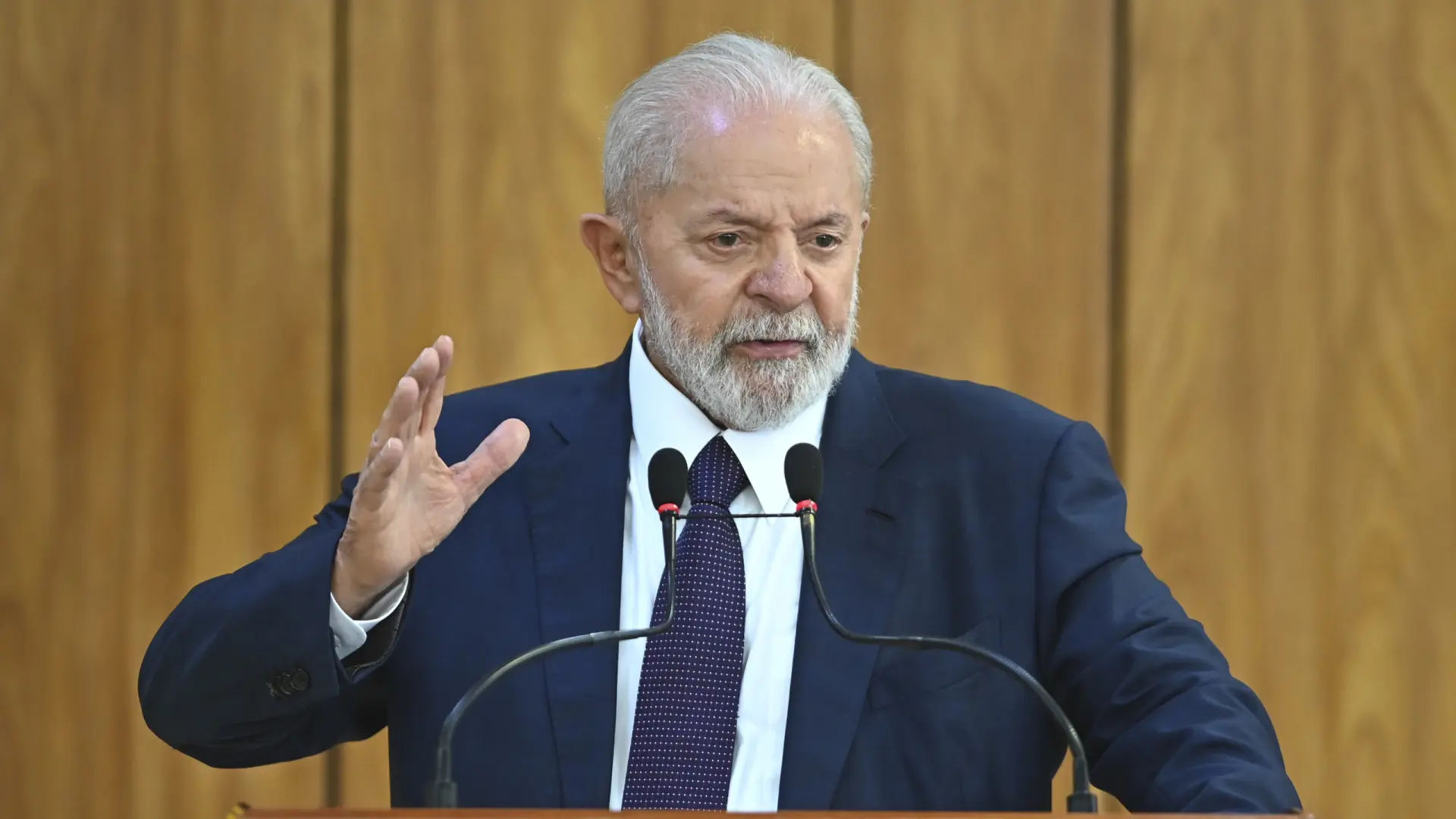 Reavaliação de Lula é estável e presidente está apto a exercer rotina trabalho, diz boletim