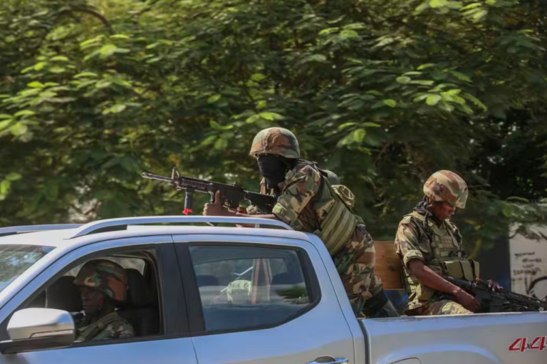 Helicóptero da ONU com 18 pessoas é atingido por tiros e faz pouso forçado no Haiti