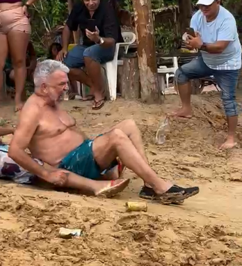 Petecão é visto brincando na lama no chamado “rasga bunda”; assista