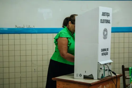 Um mês para as eleições no Acre: milhões circulam e centenas de candidatos disputam voto