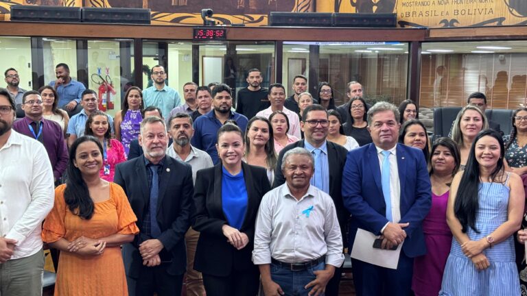 Michelle Melo homenageia conselheiros tutelares em sessão solene na Aleac