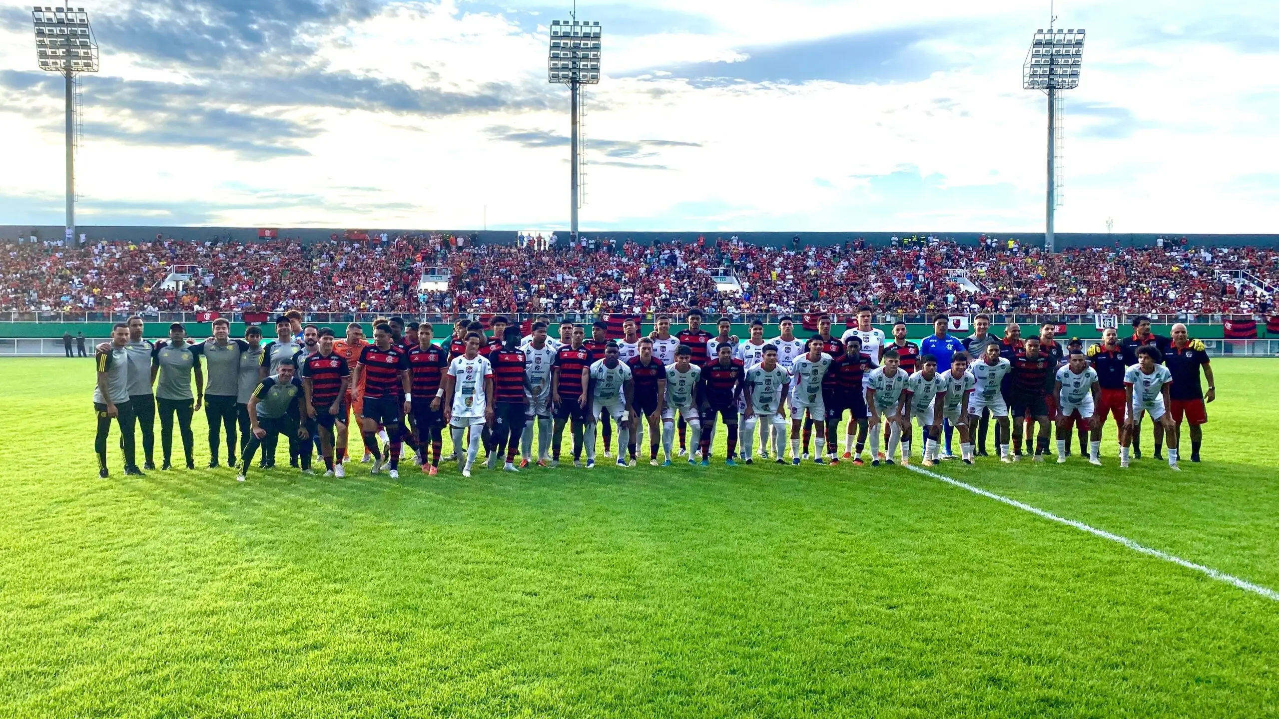 Com vitória de 2 a 1 do Flamengo, reinauguração do Arena da Floresta reúne mais de 13 mil torcedores