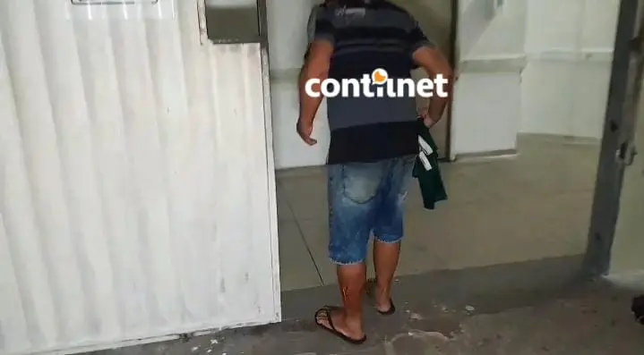 Após ser esfaqueado durante tentativa de latrocínio, homem corre até o PS para pedir ajuda