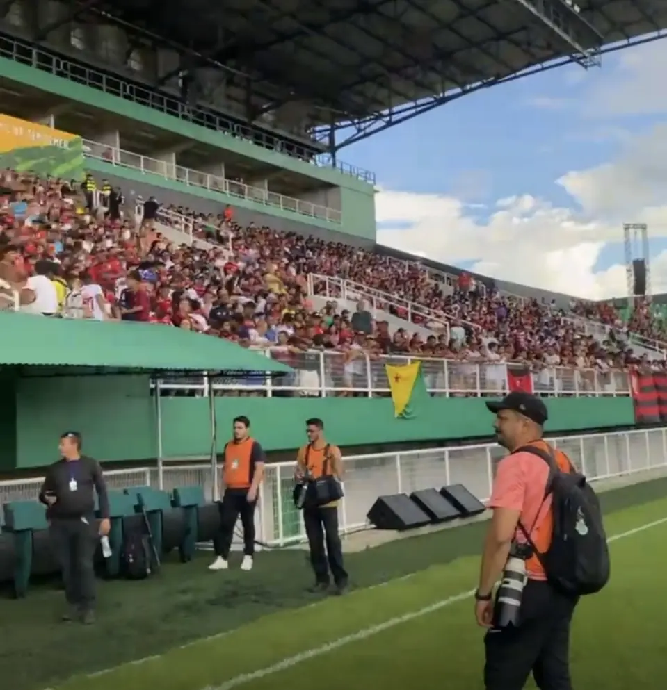 Torcida lota Arena da Floresta para amistoso histórico entre Flamengo e Santa Cruz/AC