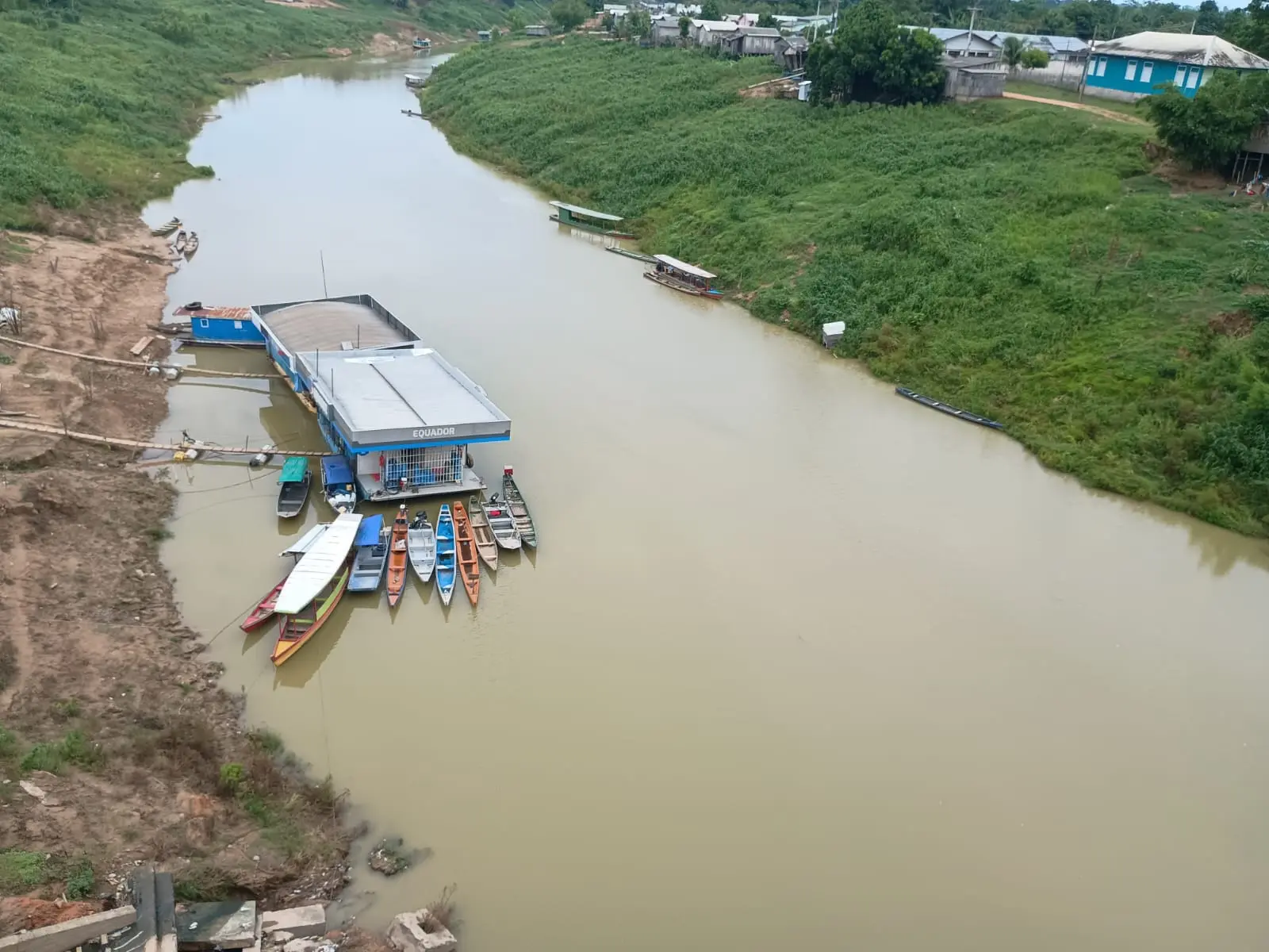 Após seca histórica, nível do rio Iaco, em Sena Madureira, atinge 56 centímetros