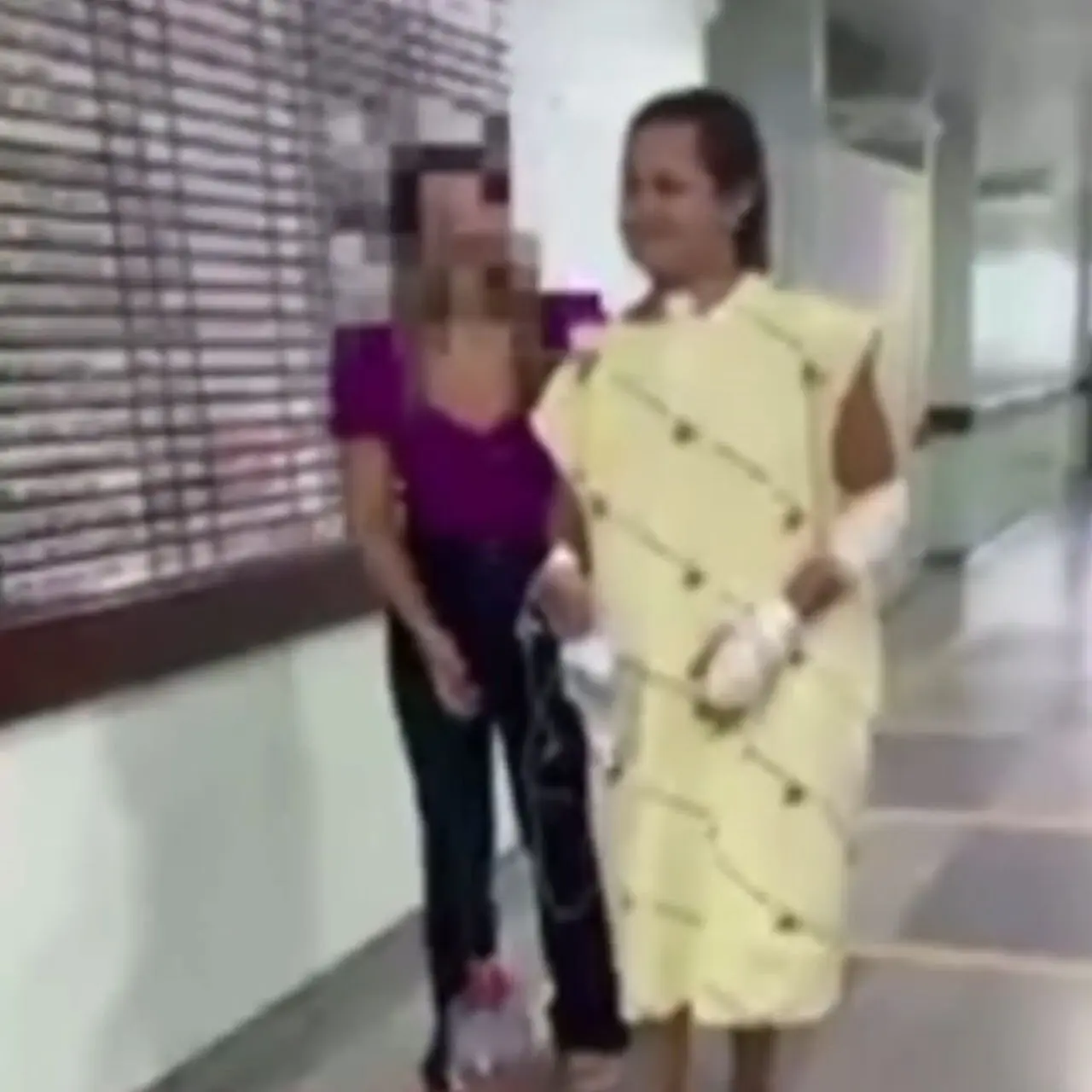 Após levar 15 facadas, jovem que quase foi morta pelo ex volta a andar e emociona a família; ASSISTA