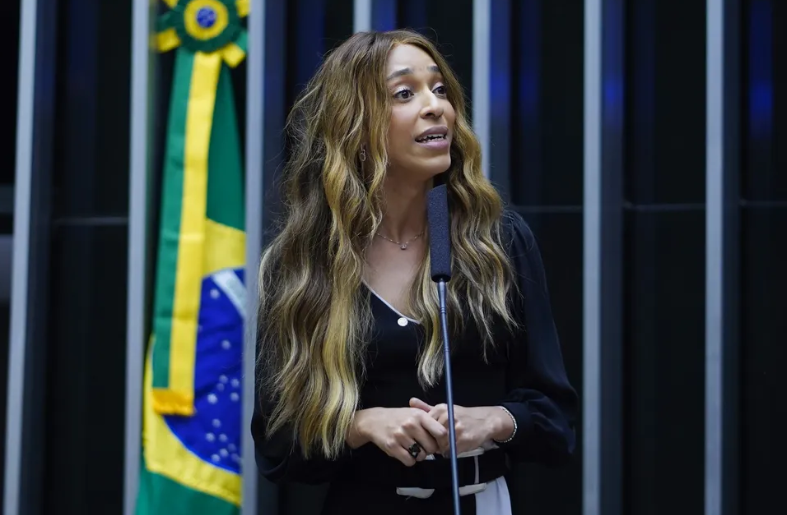 Deputados tentam emplacar PEC para reduzir jornada de trabalho; Congresso já engavetou tese antes