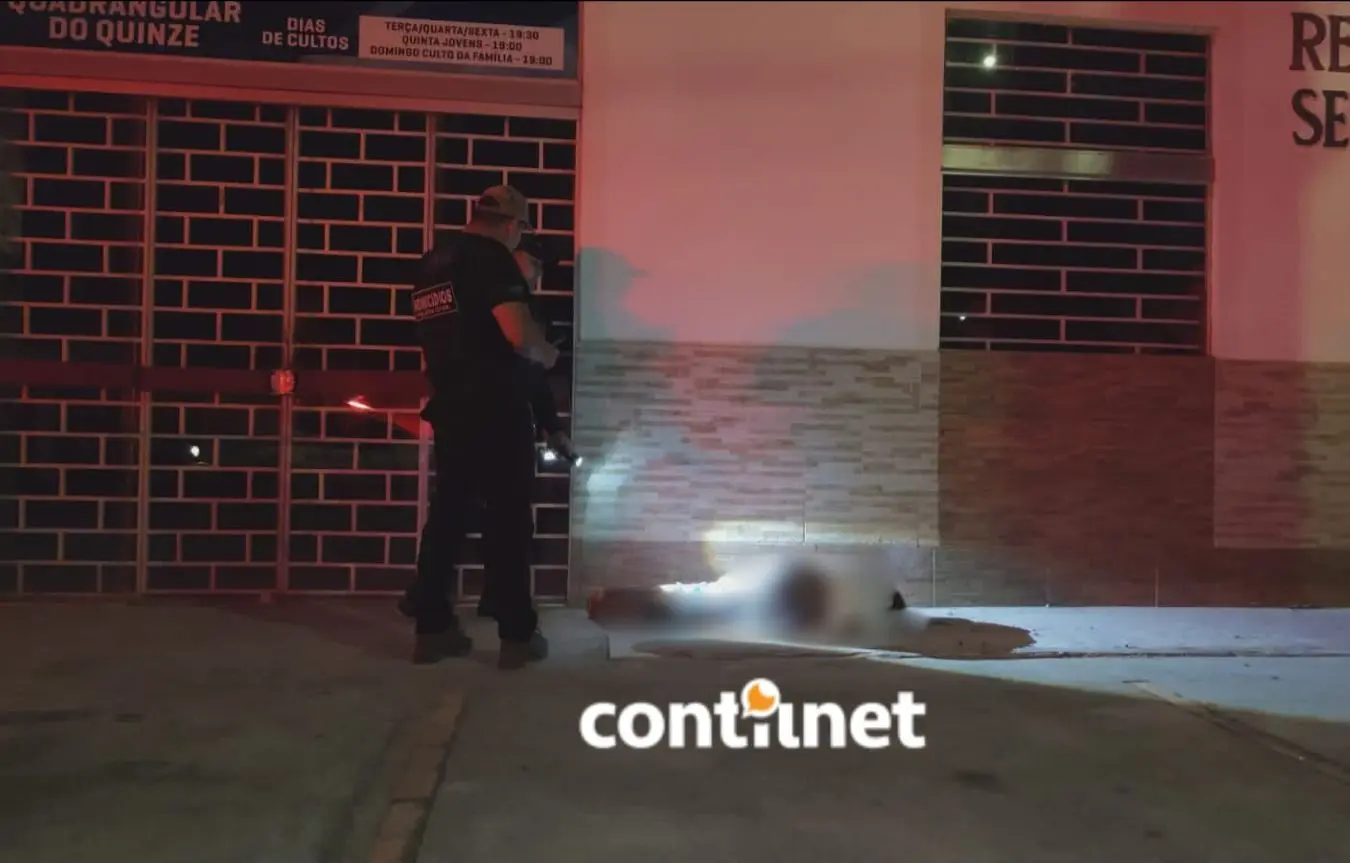 Monitorado por tornozeleira é executado com tiros na cabeça em frente à igreja