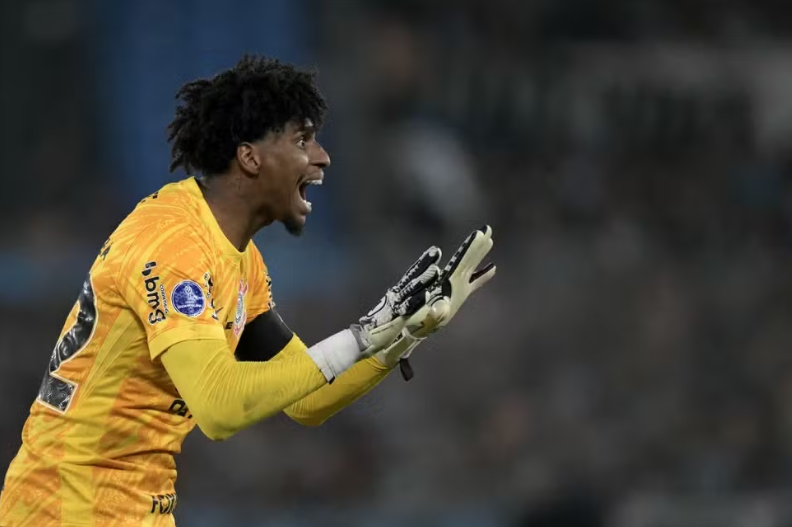 Diretor do Flamengo explica nova recusa ao Corinthians por Hugo Souza e diz ter sondagens pelo goleiro