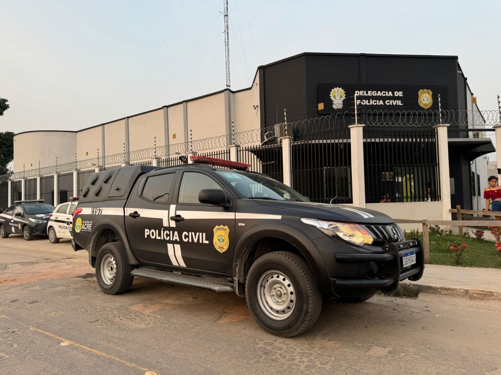 Trio suspeito de assassinar e violentar mulher encontrada morta em cemitério é preso