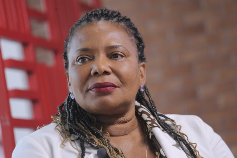 Na TV, ministra da Cultura critica Bolsonaro e anuncia investimentos