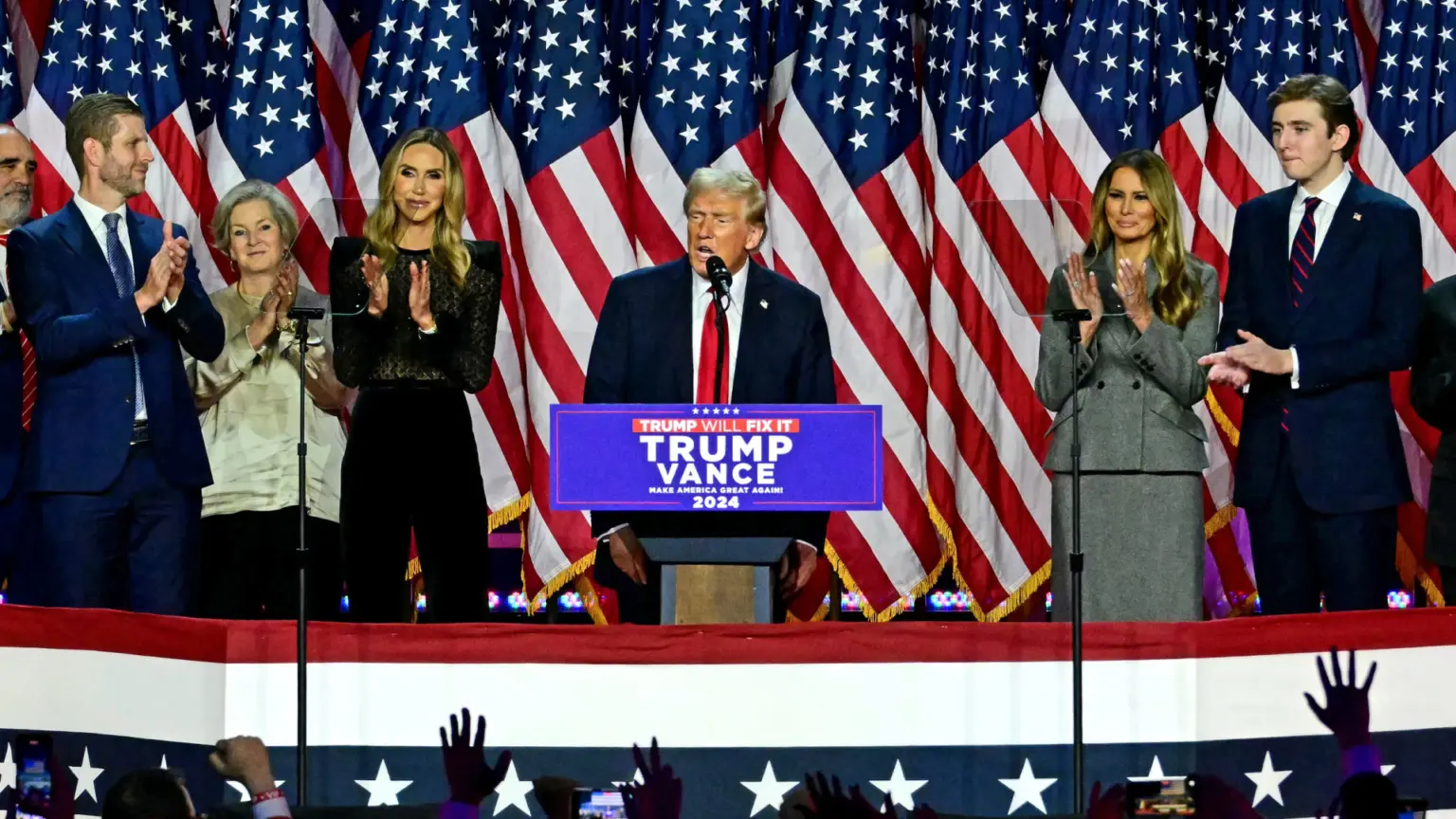 Trump regressa à Casa Branca, mas e os processos criminais? Explicamos