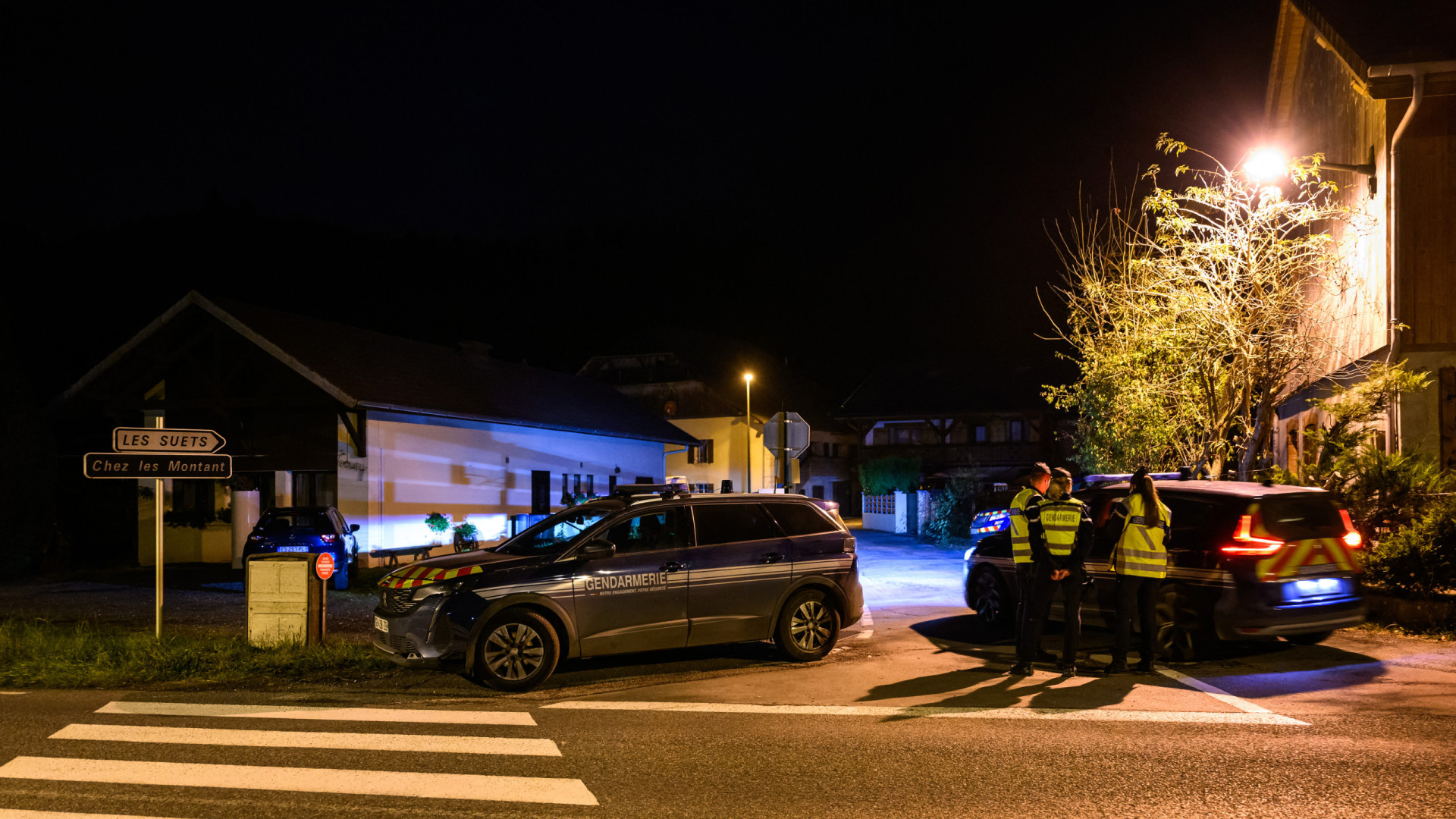 Três crianças são encontradas mortas na França; mãe deixa carta e foge Três crianças são encontradas mortas na França; mãe deixa carta e foge