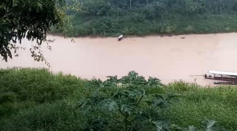Embarcação naufraga em rio no interior do Acre; Corpo de Bombeiros é acionado
