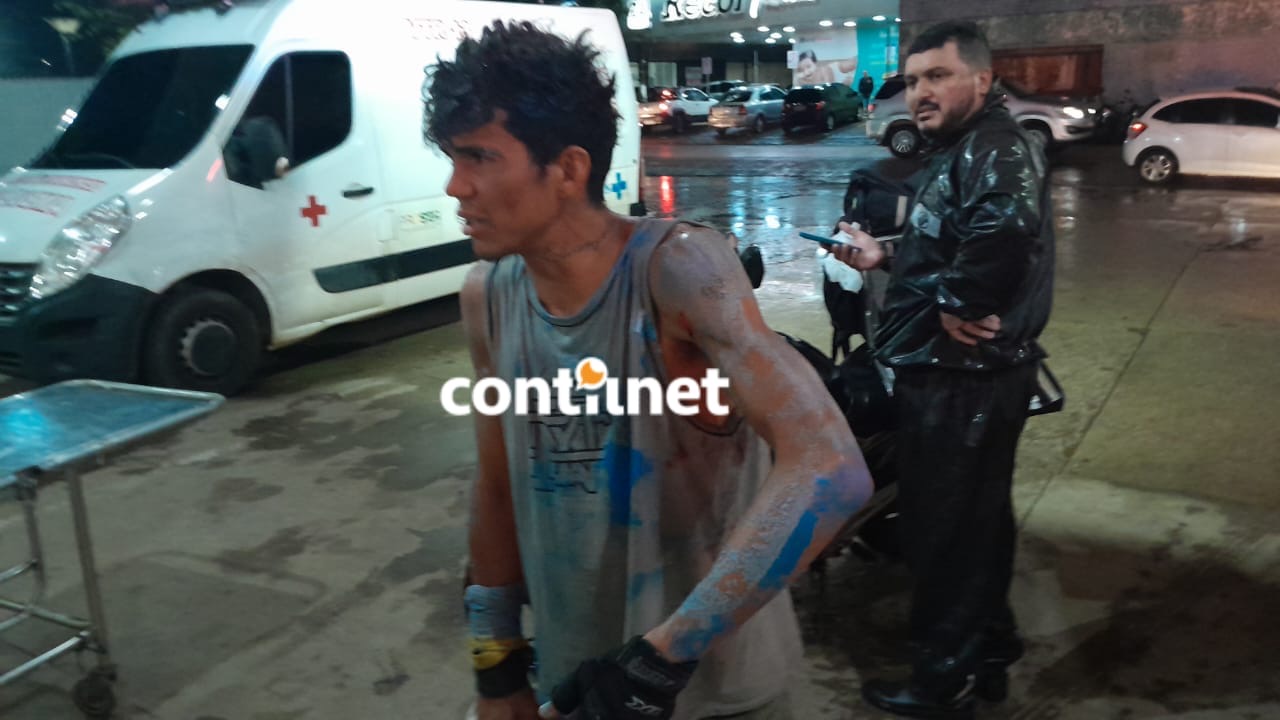 Jovem é esfaqueado duas vezes após discussão e corre até o Pronto-Socorro para pedir ajuda