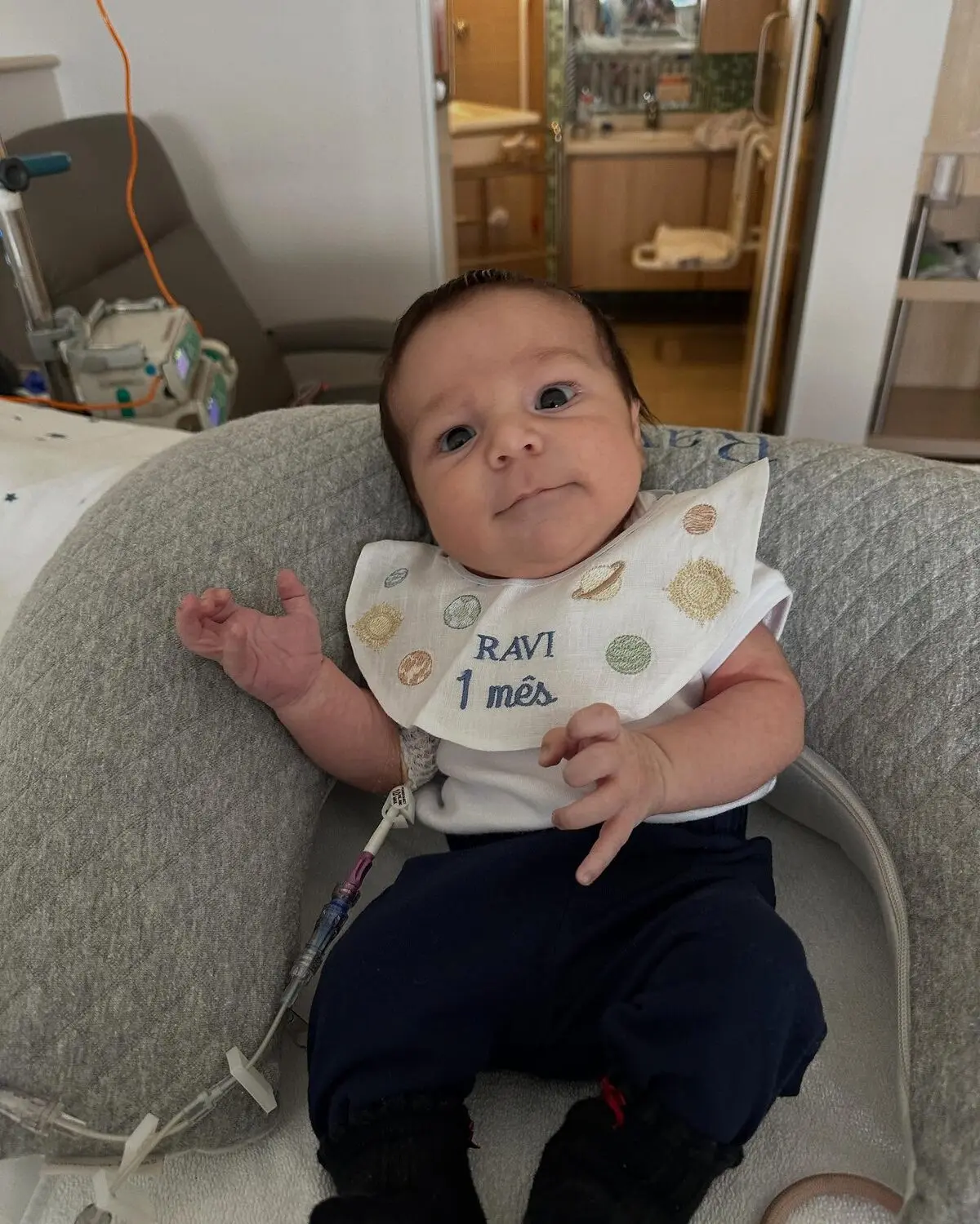 Ravi, filho de Viih Tube e Eliezer, tem alta após quase um mês internado